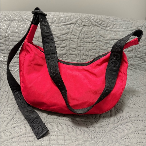 BAGGU Handbags - Baggu Bold Red Shoulder Bag with Black Straps